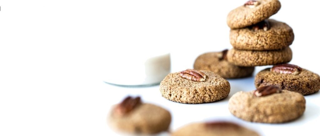 SPICED PECAN PROTEIN COOKIES