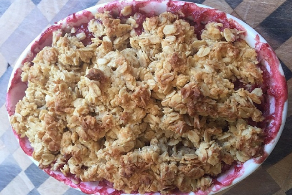 Apple and Berry Crumble