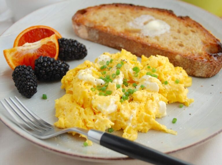 Easy and Healthy Scrambled Eggs Recipe